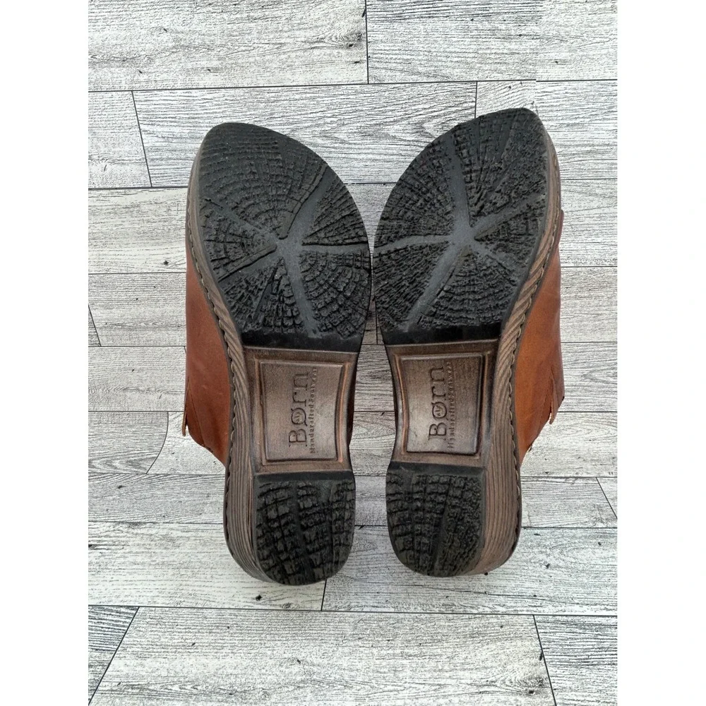 Born Brown Leather Tooled Footbed Thong Wedge Sandals B89626 Women Sz US8 EU39